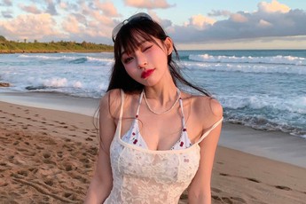 Nạp ngay "Vitamin Sea" cùng nàng mẫu ngoại quốc xinh đẹp
