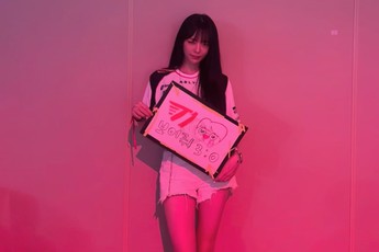 Đi cổ vũ T1, fangirl bất ngờ "viral" vì quá xinh đẹp