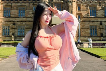 Chụp ảnh "dịu keo", nữ DJ nổi tiếng khiến CĐM ngỡ ngàng vì quá khác lạ