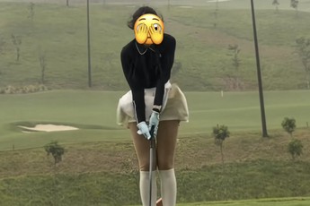 Cô gái bất chấp mưa bão ra sân golf "vung gậy": Mạng xã hội tranh cãi, mê thể thao hay làm màu?