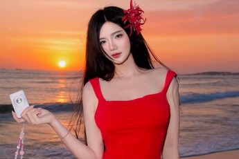 Khéo khoe lưng trần trên biển Mũi Né, hot girl này khiến người xem chỉ muốn lập tức "xách ba lô lên và đi"