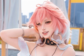 Chiêm ngưỡng nhan sắc của nữ coser 500.000 follow, cứ mỗi lần ra biển là lại khiến CĐM ngây ngất