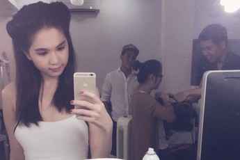 Ngọc Trinh chụp ảnh Tiểu Long Nữ hóa ra để quảng bá game