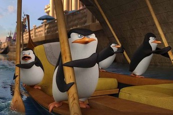 Tài tử Sherlock học sủa trong “The Penguins of Madagascar”