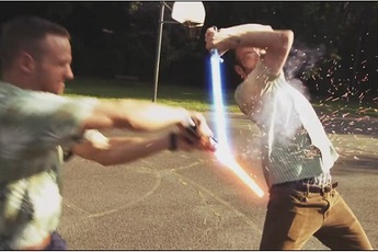 Khi gamer chơi trận giả