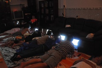 Những lý do khiến game thủ phải tắt máy đi ngủ sớm