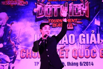 Hoài Lâm “cháy hết mình” tại buổi lễ trao giải Đột Kích