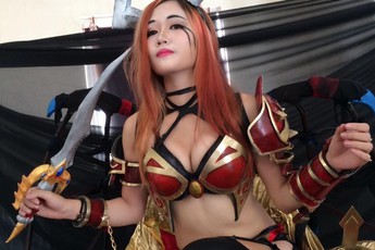 Bất ngờ với cosplay Queen of Pain cực sexy của game thủ Việt