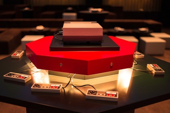 Xem máy chơi game 4 nút "tiến hóa" với màn hình 360 độ