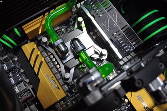 Choáng với game thủ chi 14 triệu đồng cho bộ tản nhiệt nước máy tính