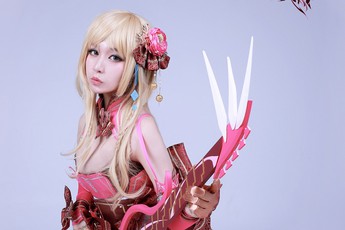Cosplay nữ nhân vật quyến rũ trong Million Arthur 2