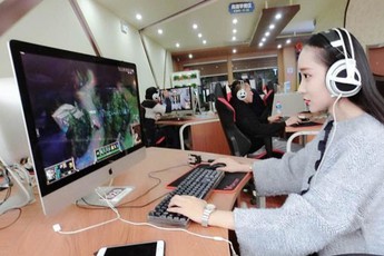 Nữ game thủ xinh đẹp “đốn tim” đàn ông Trung Quốc