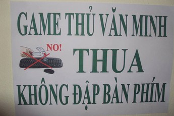 Chủ quán Net treo biển xin game thủ... đừng đập bàn phím