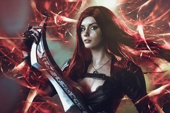 Cosplay Katarina trong Liên Minh Huyền Thoại đẹp hơn cả tranh vẽ