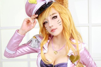 Cùng ngắm bộ cosplay Ahri và Caitlyn cực gợi cảm