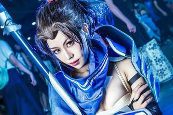 Bất ngờ với cosplay Yasuo phiên bản nữ trong Liên Minh Huyền Thoại