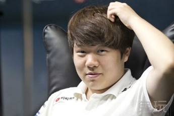 Liên Minh Huyền Thoại: Rookie của Invictus Gaming khoe giọng như ca sĩ