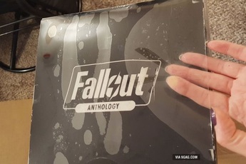 Nữ game thủ mếu máo vì phải nhận bộ game Fallout ướt sũng