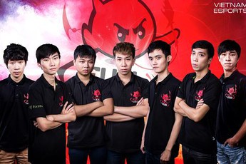 Cộng đồng Liên Minh Huyền Thoại cho rằng Garena đang "trù dập" Full Louis của SOFM?