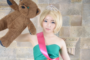 Bất ngờ với cosplay Annie cực dễ thương trong Liên Minh Huyền Thoại