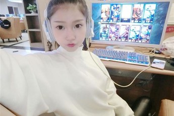 "Phát hờn" với hotgirl muốn chơi Liên Minh Huyền Thoại với bạn trai trọn đời