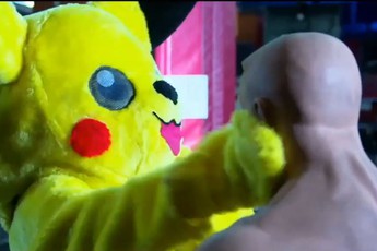 Gặp gỡ chú Pikachu vừa dễ thương vừa giỏi võ