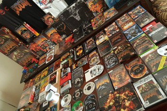 Xem bộ sưu tập khủng của fan cuồng Doom