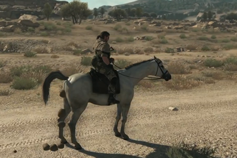 Metal Gear Solid V: Hài hước chú ngựa "són" ra giữa đường