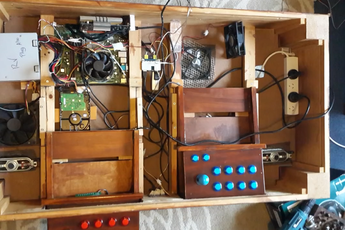 Game thủ khéo léo tích hợp máy chơi game vào... bàn uống nước