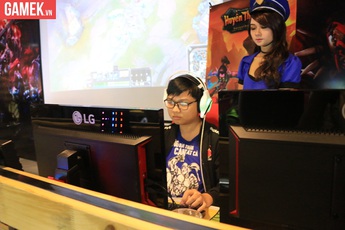 Cận cảnh thao tác thần đồng Liên Minh Huyền Thoại SOFM tại Showmatch Gamek lần 2