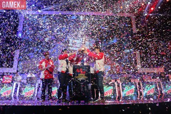 Liên Minh Huyền Thoại: Khán giả Việt ngả mũ bái phục trước chức vô địch của Bangkok Titans
