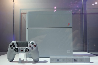 2.7 tỉ VND cho chiếc PS4 độc nhất vô nhị