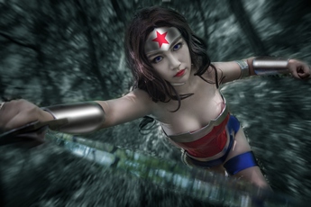 Bộ ảnh tuyệt đẹp về nàng Wonder Woman rừng sâu