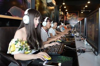 Game thủ Kiều Anh Hera xinh đẹp trong giải đấu LMHT 1.0.2 eSports Center
