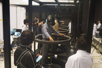 Cận cảnh thiết bị đang thay đổi cách loài người chơi game