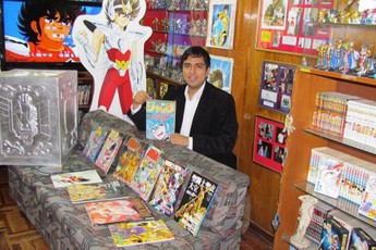 Chàng trai nắm giữ kỉ lục Guinness về bộ sưu tập Saint Seiya