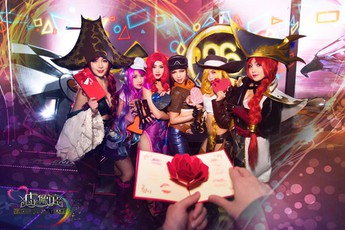 Cùng lúc hẹn hò với 6 Miss Fortune trong Liên Minh Huyền Thoại