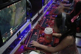 Tức giận vì có người chê con gái chơi DOTA 2 rank không quá 2K, một nữ game thủ Việt đòi so tài trực tiếp