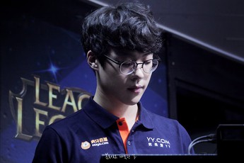 Siêu sao LMHT Smeb: Hành trình bước tới vinh quang của người đi đường trên số 1 thế giới