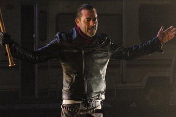 Mở màn của The Walking Dead mùa 7 quá bạo lực khiến cho Hội Phụ Huynh tại Mỹ phản đối