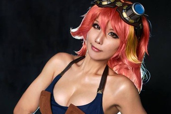 Ngỡ ngàng "hot girl thợ rèn" cực nóng bỏng và gợi cảm trong MapleStory 2