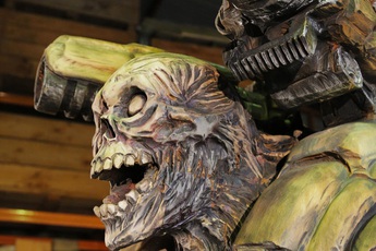 Không ngờ mô hình game đẹp thế này lại được tạo ra bằng cưa máy