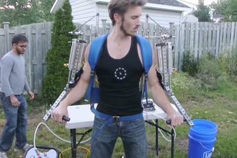 Choáng với Iron Man ngoài đời thực khỏe như siêu anh hùng