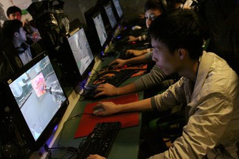 Game thủ, hãy ngưng cày game một mình, hại sức khỏe lắm!