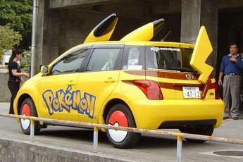 Mải chơi Pokemon GO, game thủ đâm xe thẳng vào trường học