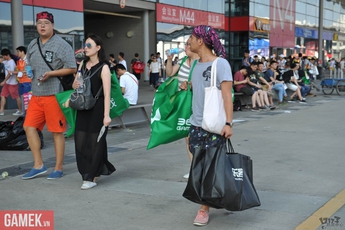 Game thủ ra về trong tư thế "túi to túi nhỏ" là cảnh chỉ có ở ChinaJoy 2016