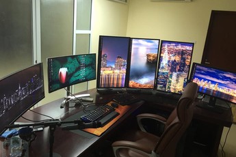 Gato với góc chơi game của thanh niên Việt Nam dùng tới... 6 màn hình cùng lúc