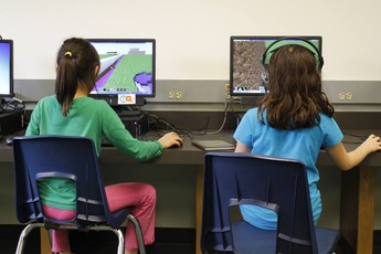 Sau Liên Minh Huyền Thoại, đến lượt Minecraft được dạy học