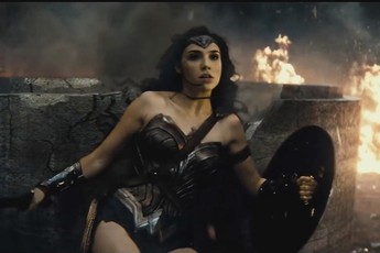 Gal Gadot cảm thấy khá khó khăn khi đóng Wonder Woman