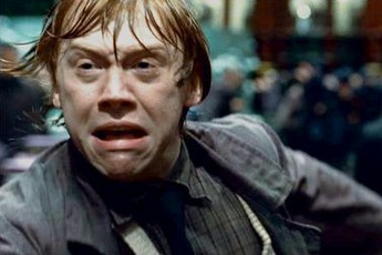 Anh chàng Ron không thích khi "phải" hôn Hermione trong phim Harry Potter